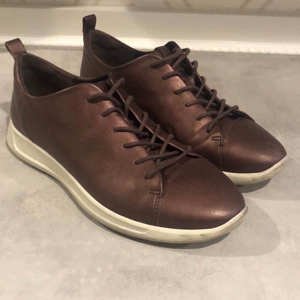 Ecco womens purple metallic sneakers size 38